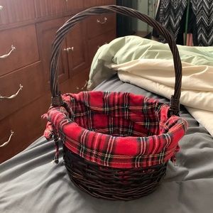 Handheld Basket with plaid cloth